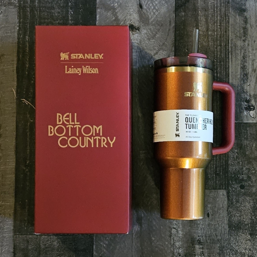 NWOT Lainey Wilson Stanley Quencher H2.0 FlowState Tumbler 40oz Country Gold